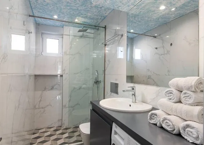 Daire Modern Colorful House 3 *
